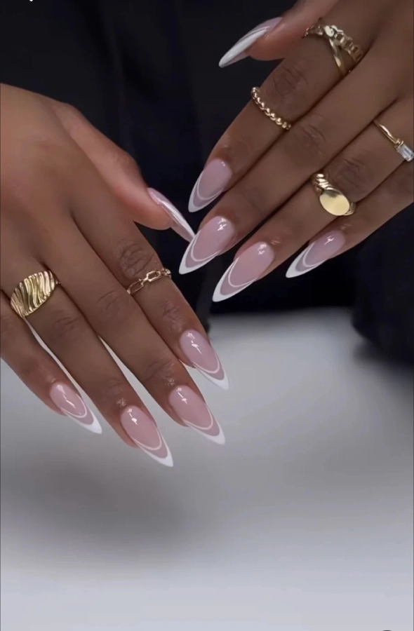 SPÉCIFICITÉS : Les ongles sont compris dans le prix. LONGEUR et TARIF : L : 15€ / XL : 15€