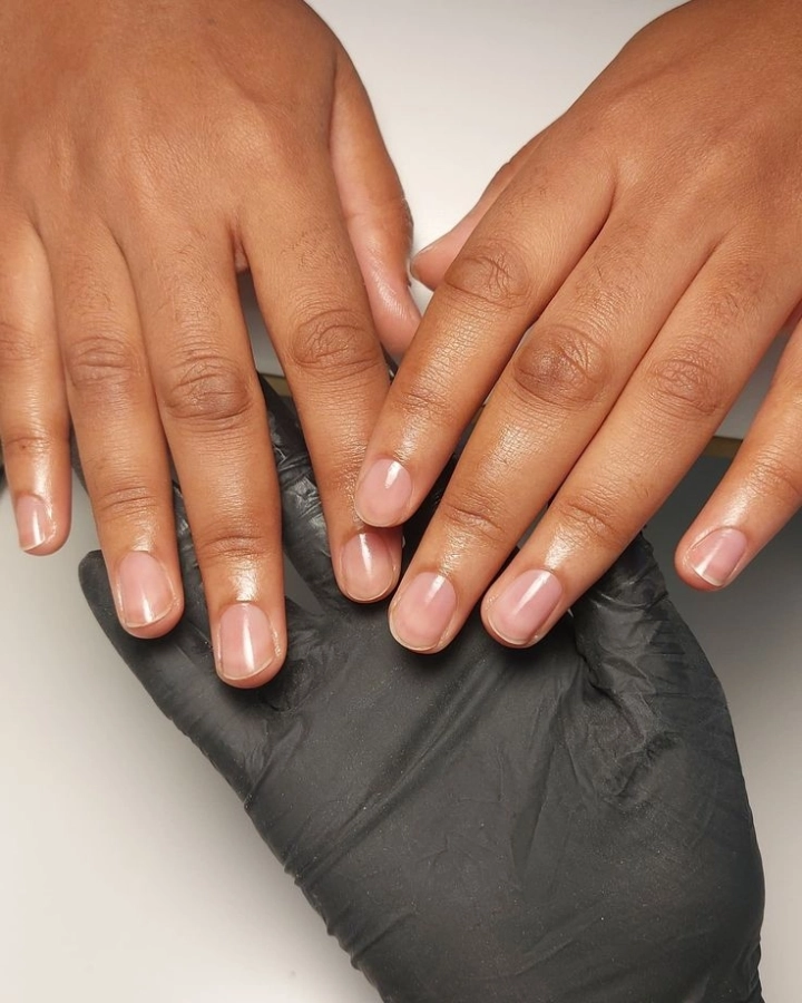 Soin des mains sans vernis ( Limage + Massage + Vitamine ongles)