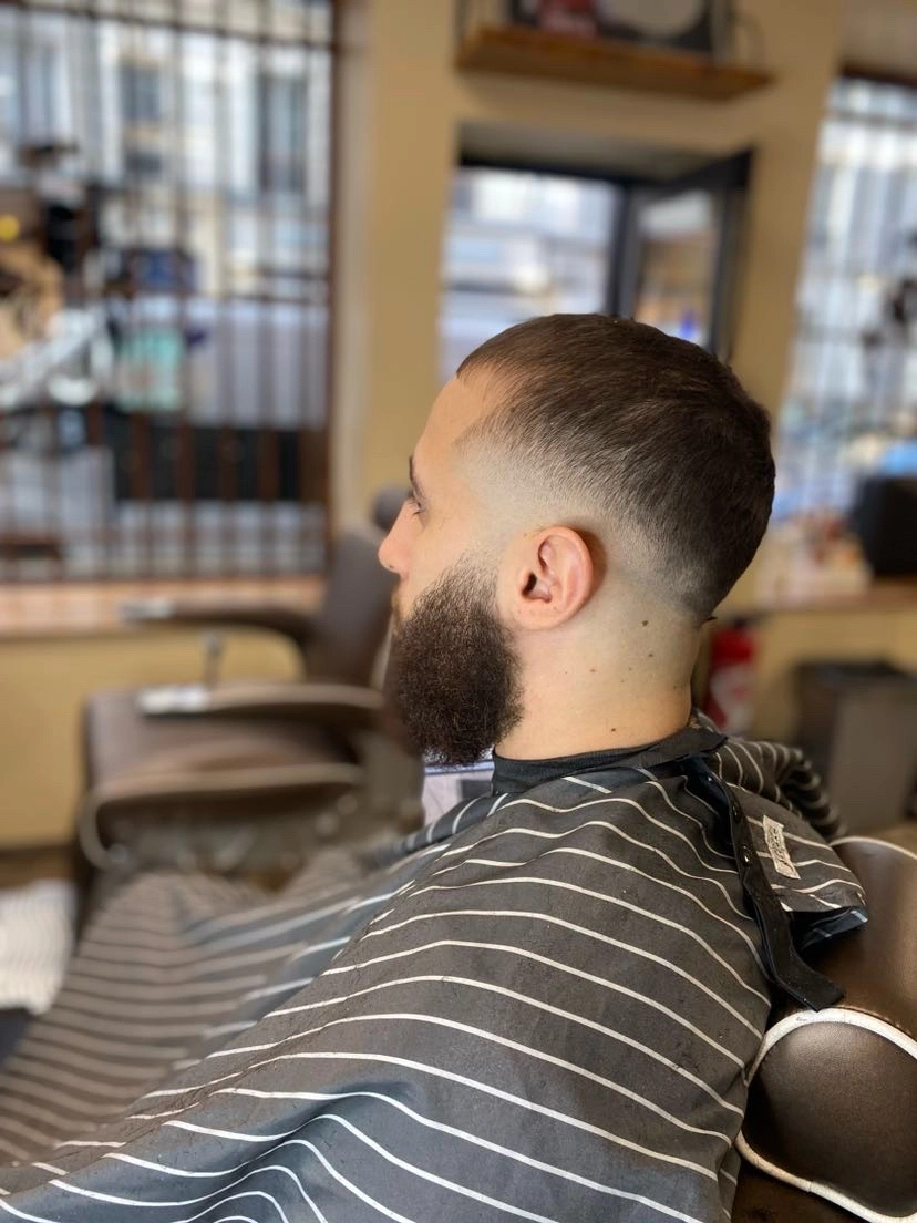 Coupe barbe ciseaux 