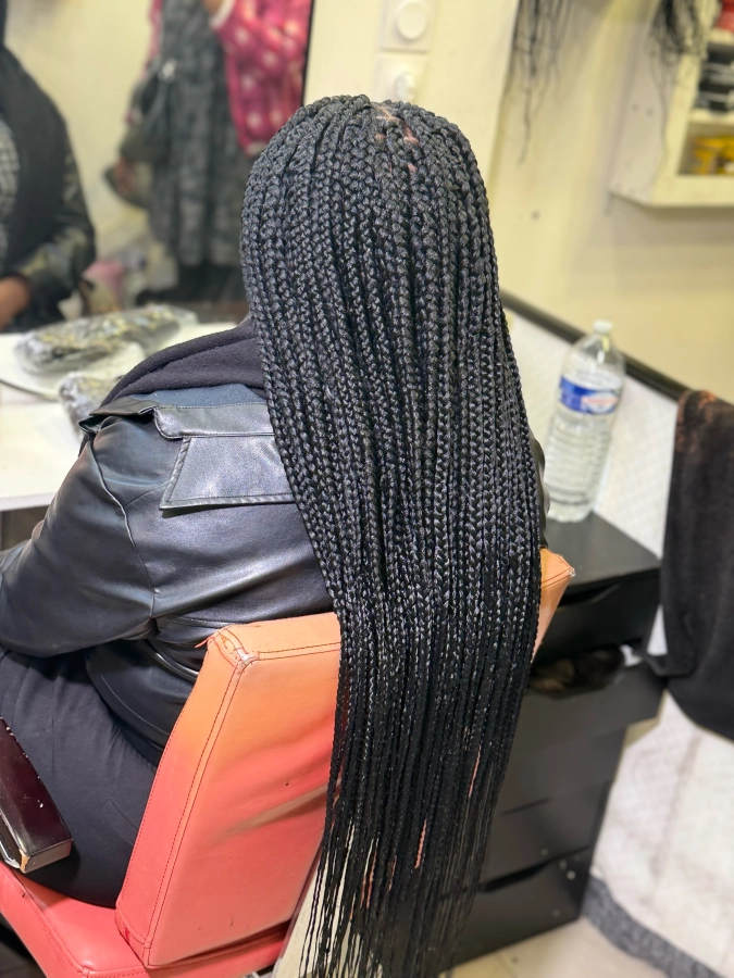 Black & white concept vous accueille à Paris pour vous proposer un service de qualité, adapté à vos besoins. Professionnel(le) passionné(e) et à l’écoute, il/elle met son expertise à votre disposition pour une expérience personnalisée et sans compromis. Consultez son profil, explorez ses services et réservez facilement en ligne sur DYBYS.
