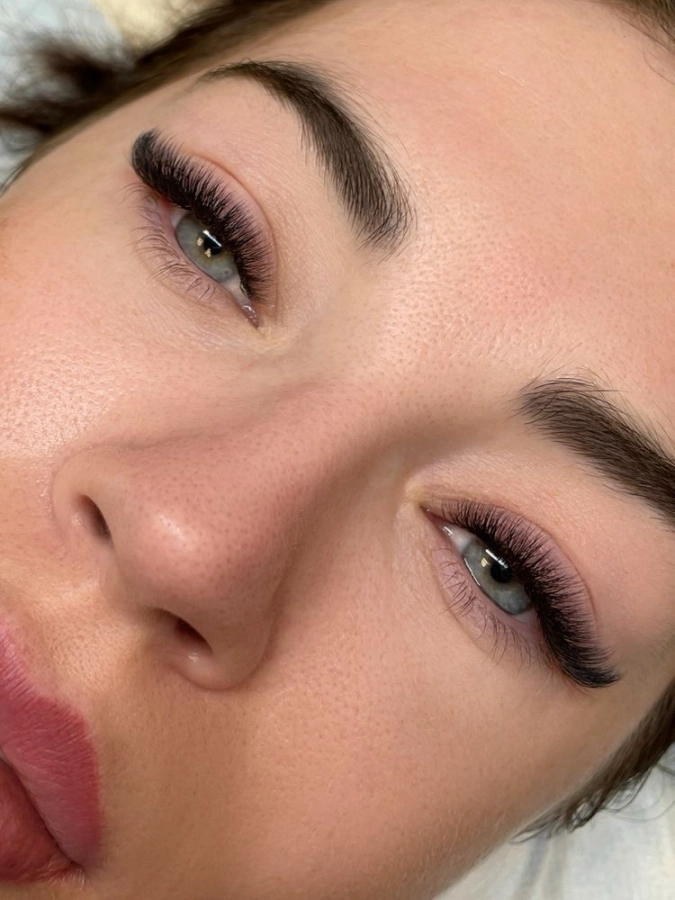 Pose léna (fox eyes)