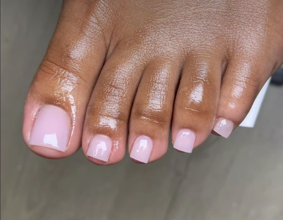 Beauté des pieds + Vernis normal (Limage + Talon, Gommage + Massage)