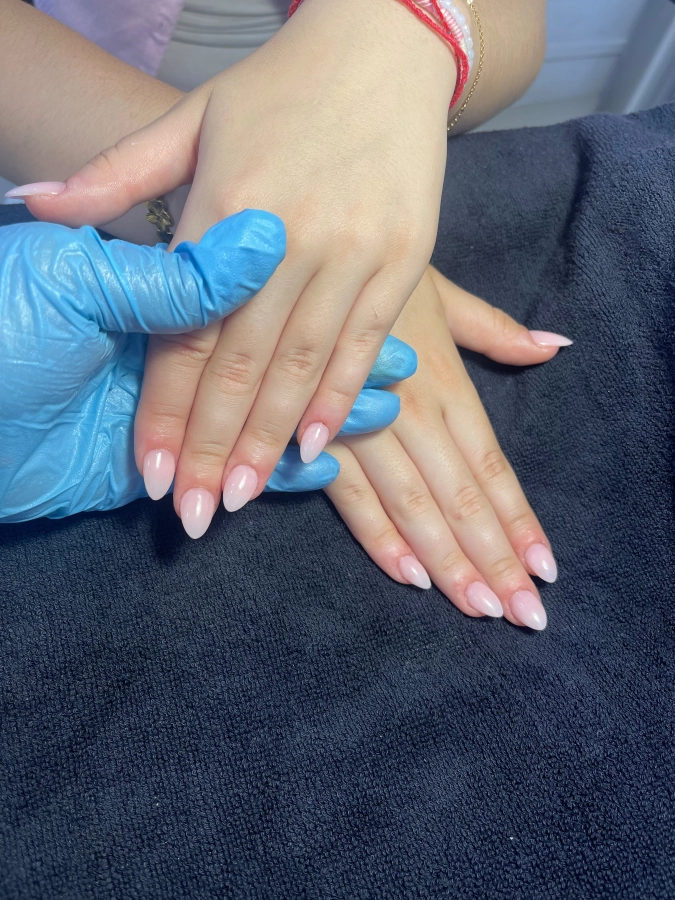 Manucure + Pose de vernis semi-permanent (Mains)