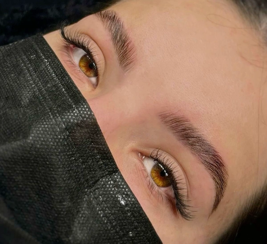 Formule duo entre copine Browlift russe + Teinture hybride