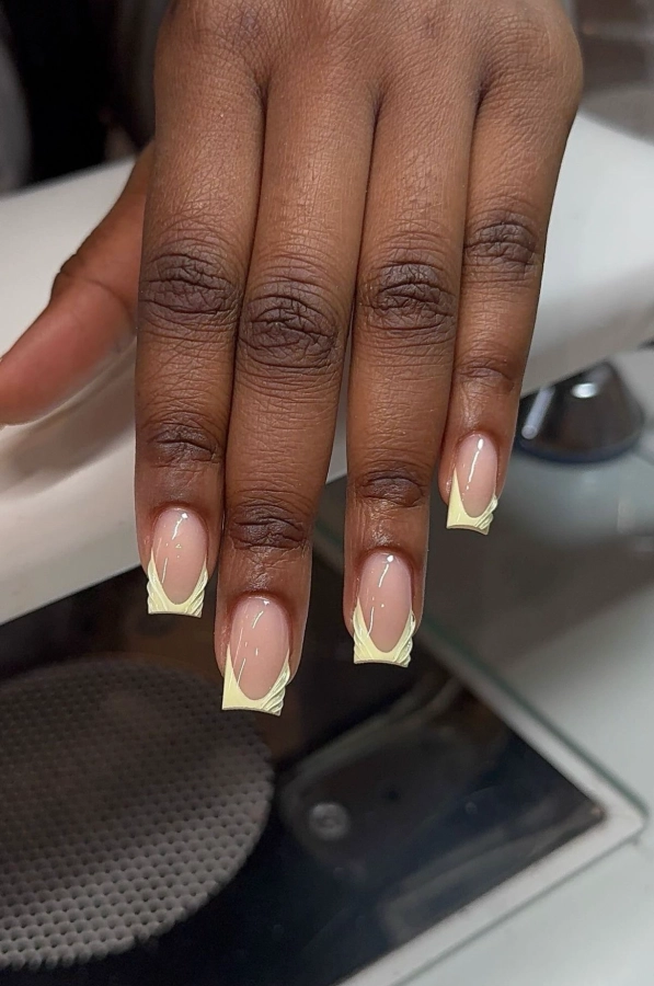 Beauté des pieds + Vernis french