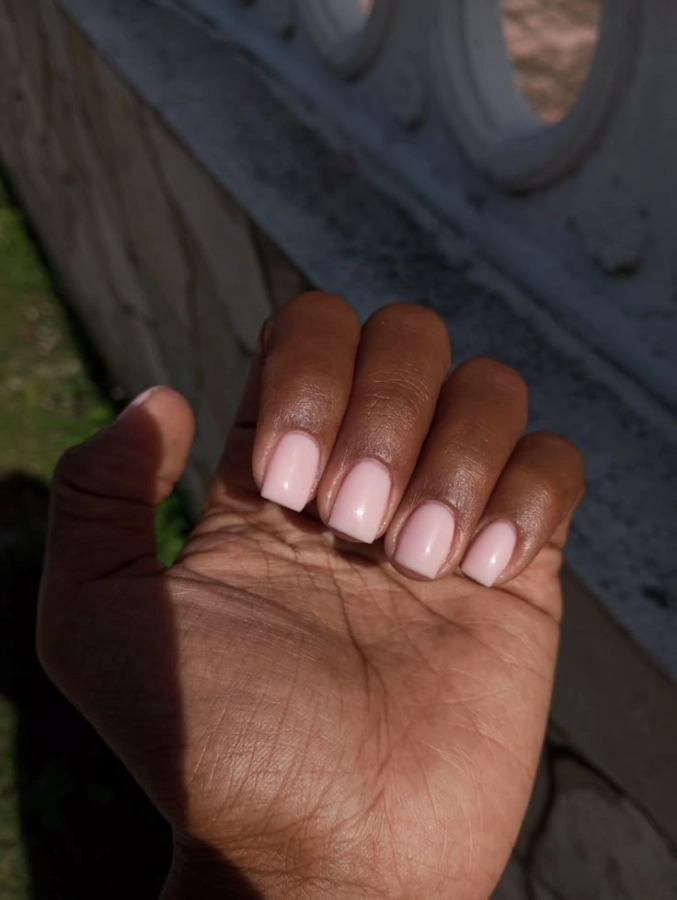 Pose d'ongles résine avec capsules sans vernis