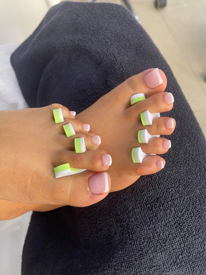 Beauté des pieds complet ( Nettoyage, Limage + Talon + ponçage ongles )