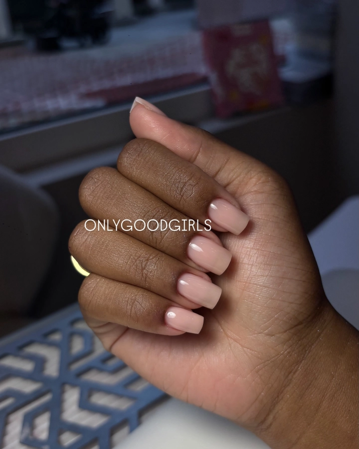 Extension de gel + manucure + vernis sp (chablon ou capsule) taille M