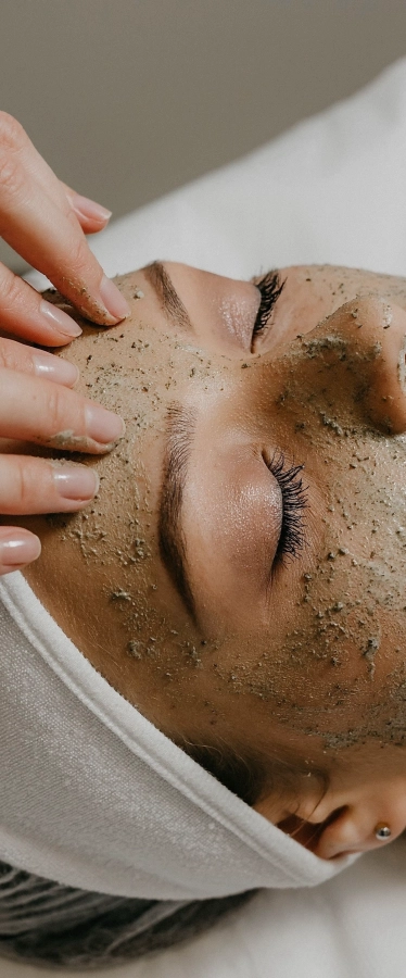 SOIN DU VISAGE Eclat express : Gommage et masque adapté à la nature de la peau