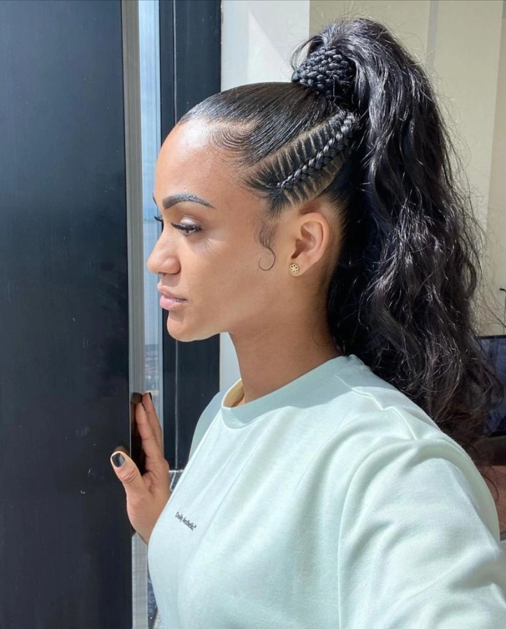 Ponytail avec nattes sur le côté