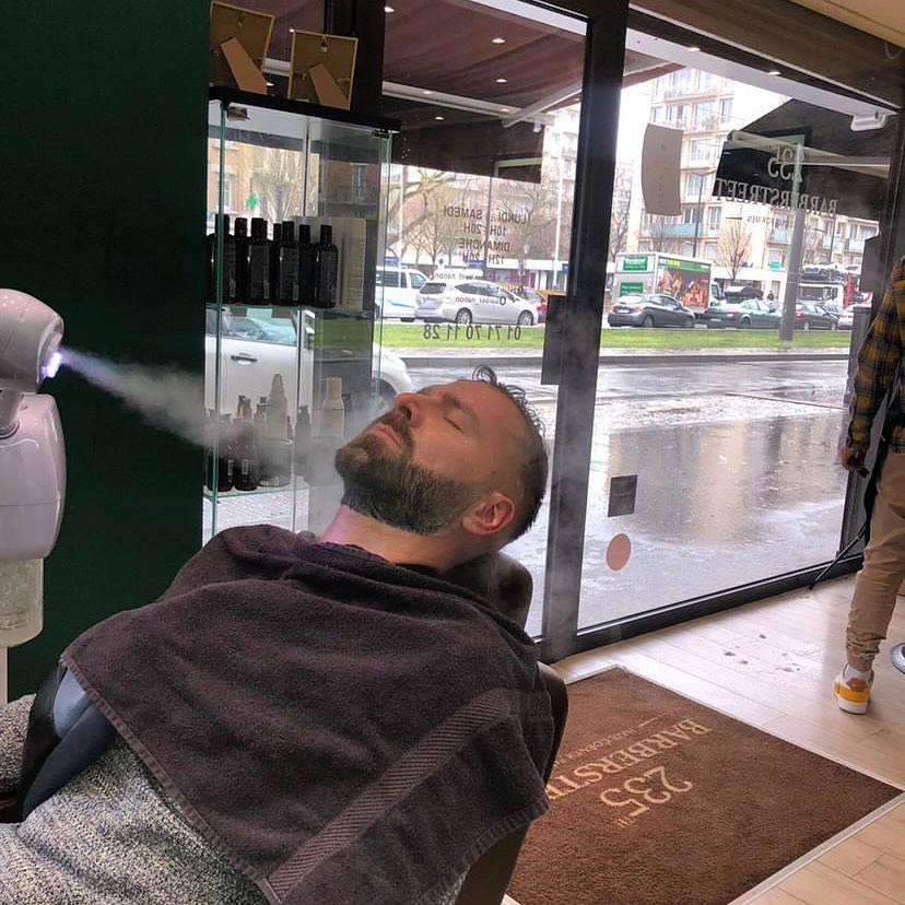 Rasage à l'ancienne avec vapeur