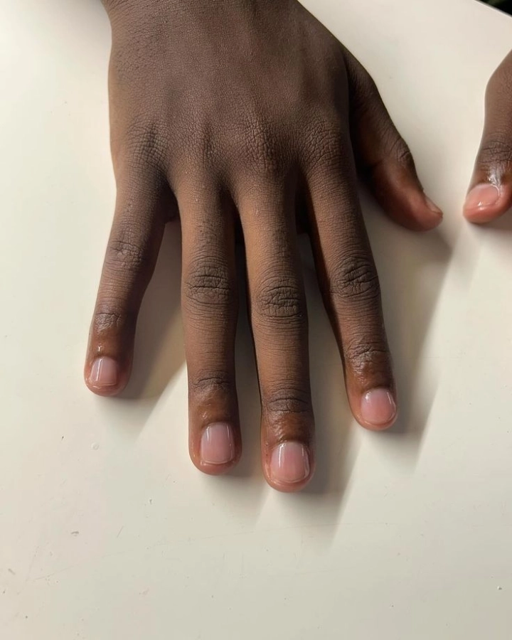 Soin des mains + Vernis normal ( Limage + Massage )