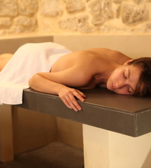 Spa - RITUEL BALINAIS - Accès au spa Gommage au sel fin de Bora-Bora Un enveloppement au beurre de mangue Massage de 45min au nectar tropicale