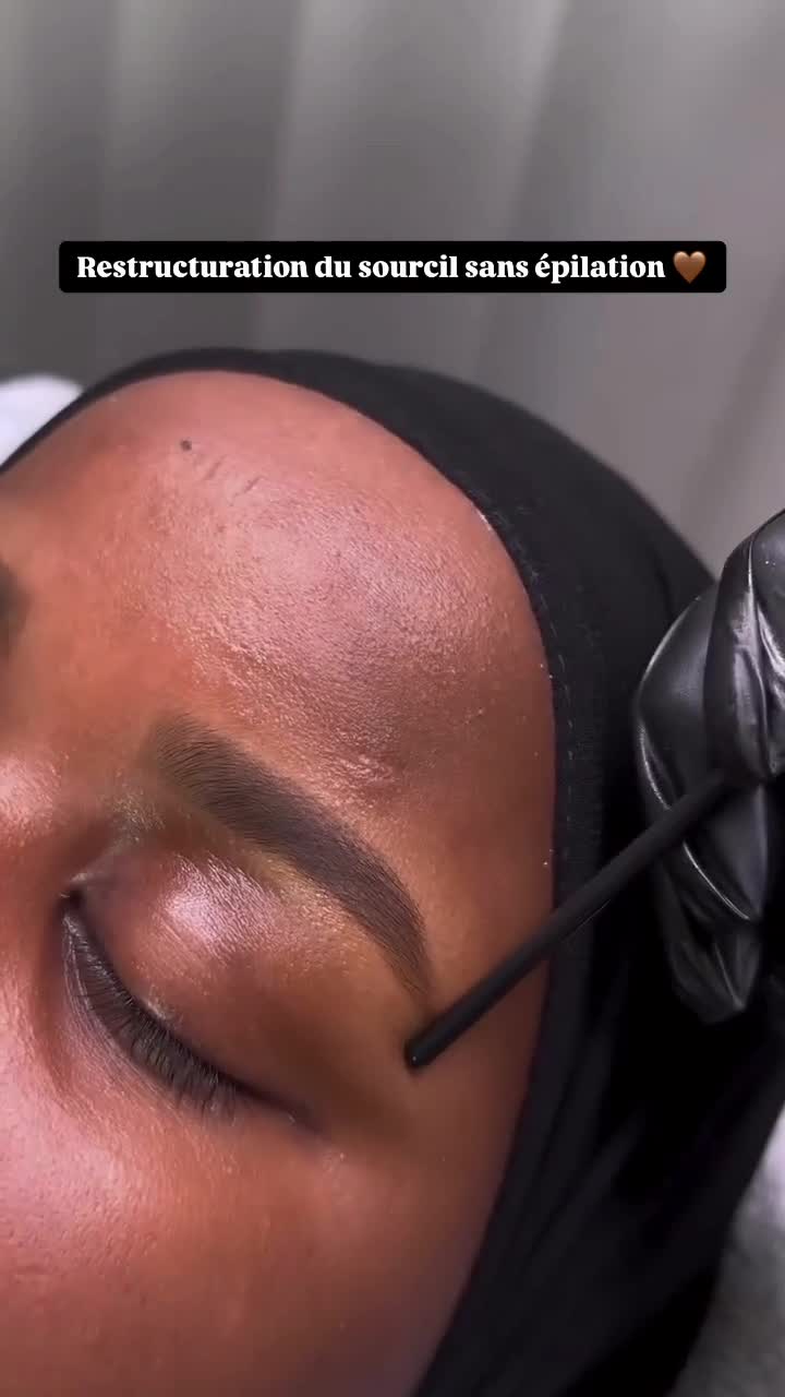 Restructuration du sourcil sans épilation avec décoloration + teinture hybride