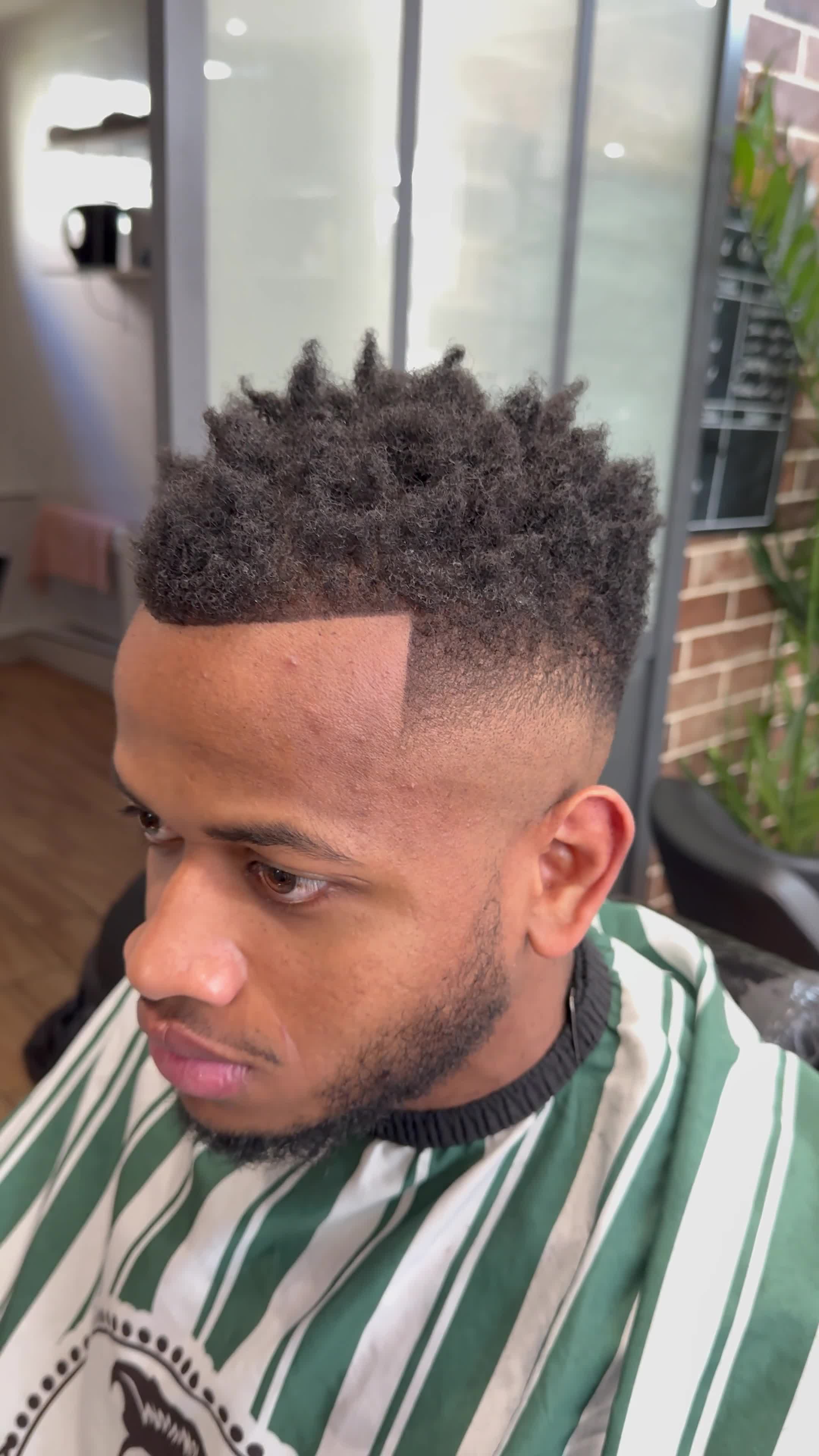 Homme - Coupe et taille de la barbe